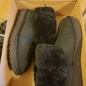 Uggs Black Mini Fluff size 8